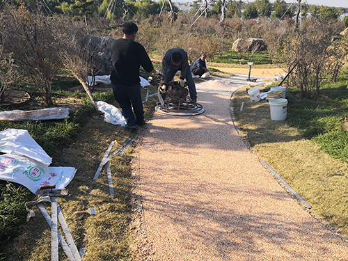 20181001日照市幸福湖透水膠粘石工程